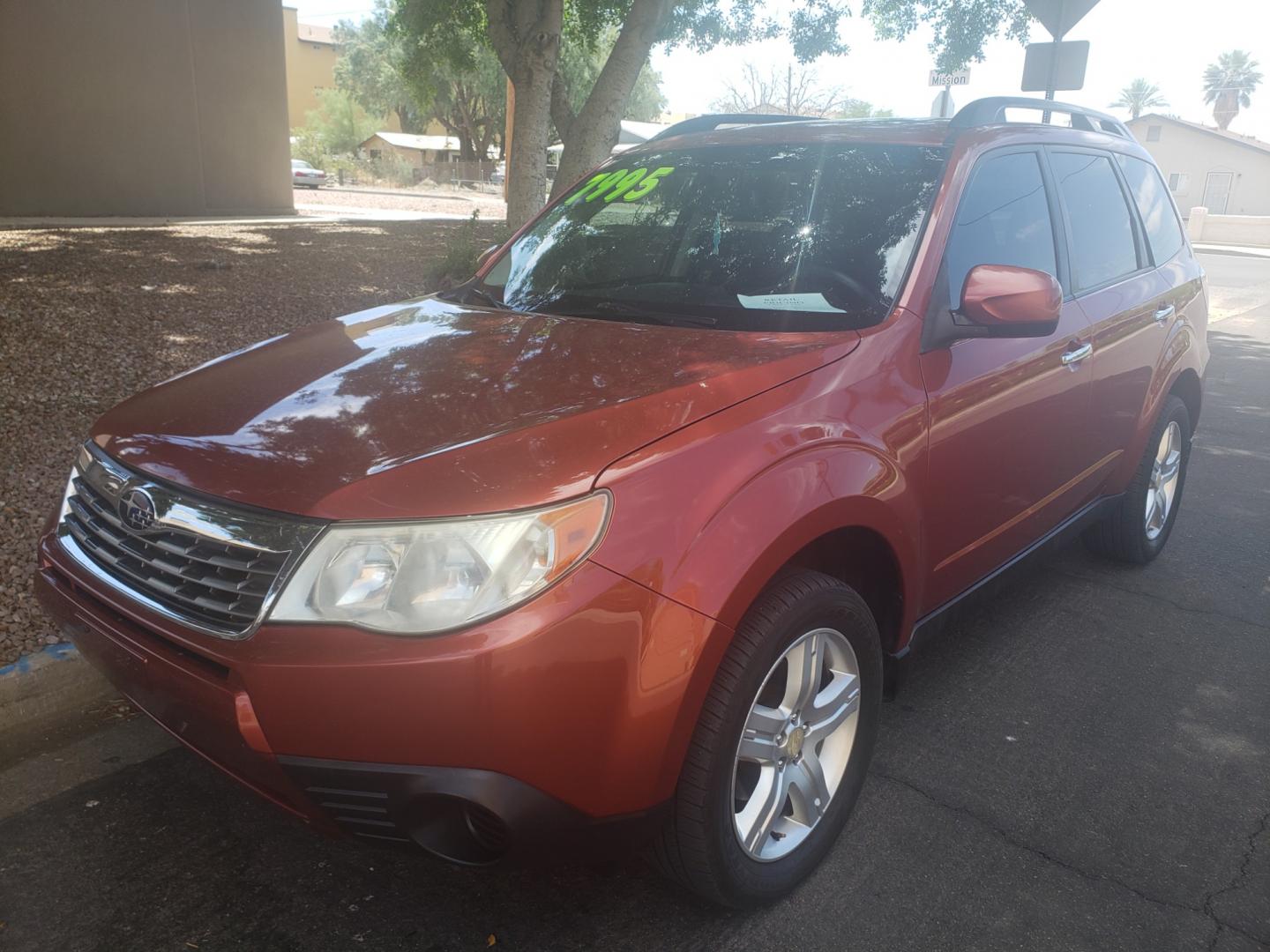 2010 /gray and black Subaru Forester 2.5X Premium (JF2SH6CC4AH) with an 2.5L L4 DOHC 16V engine, 4-Speed Automatic transmission, located at 323 E Dunlap Ave., Phoenix, AZ, 85020, (602) 331-9000, 33.567677, -112.069000 - 2010 Subaru Forester,...... EXCELLENT condition, A Real Must See!! No accidents, Power everything, Ice cold ac, Stereo/CD player, Satellite capable, phone sync, blue tooth, Sunroof, Clean Black and Gray interior with Black leather seats in near perfect condition, power windows, power door locks, Gor - Photo#0